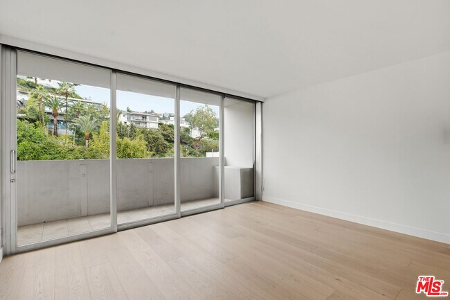 Building Photo - 8787 Shoreham Dr