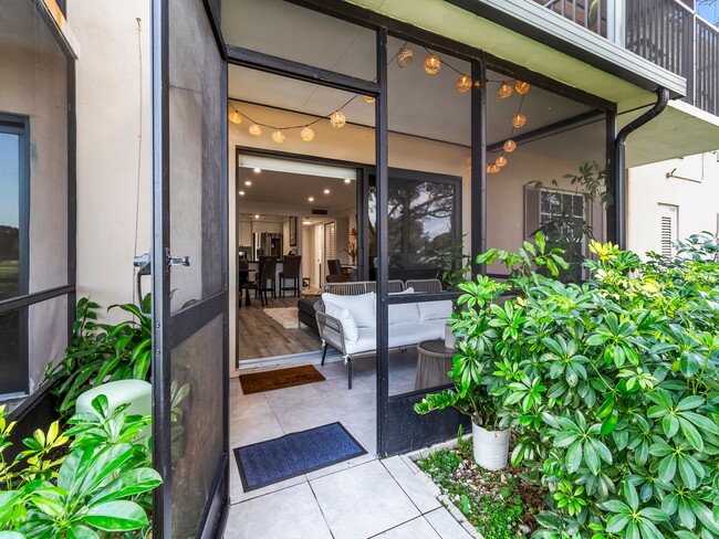 Building Photo - 9001 Jacaranda Ln