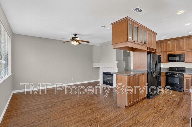 Building Photo - 8874 Mandalay Way
