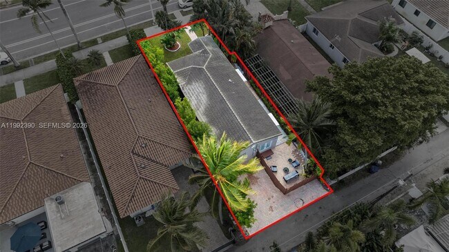 Building Photo - 1443 Hollywood Blvd