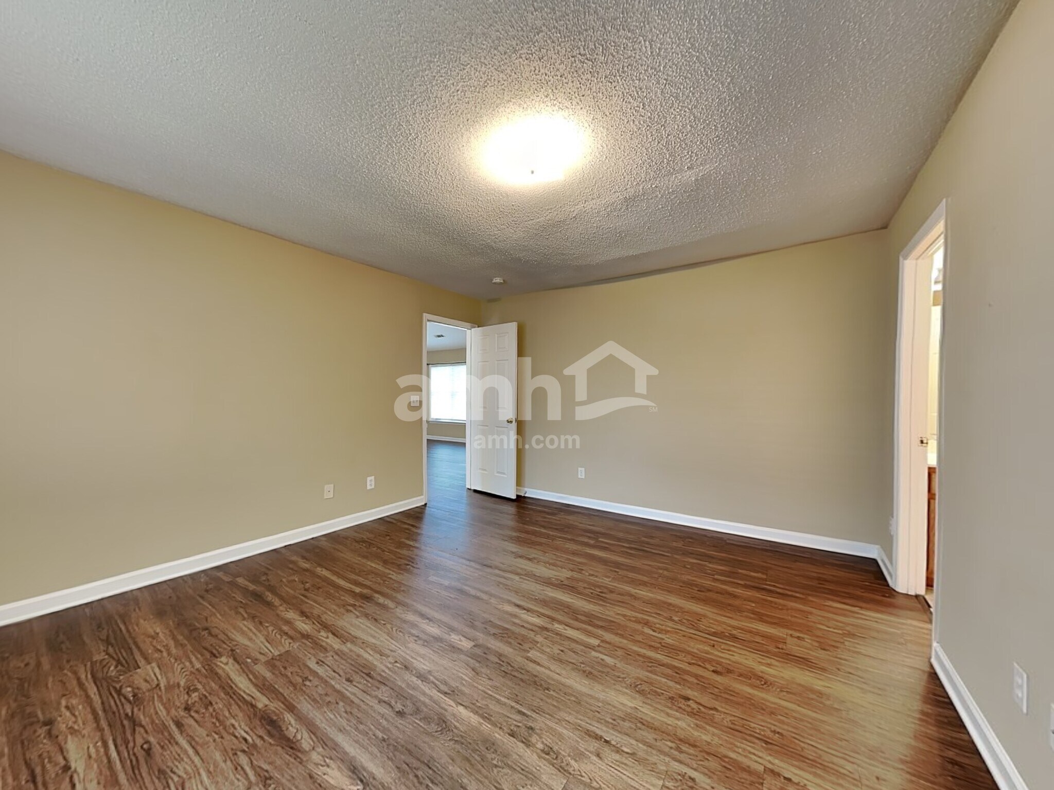 Building Photo - 1473 Lewisburg Pointe Dr