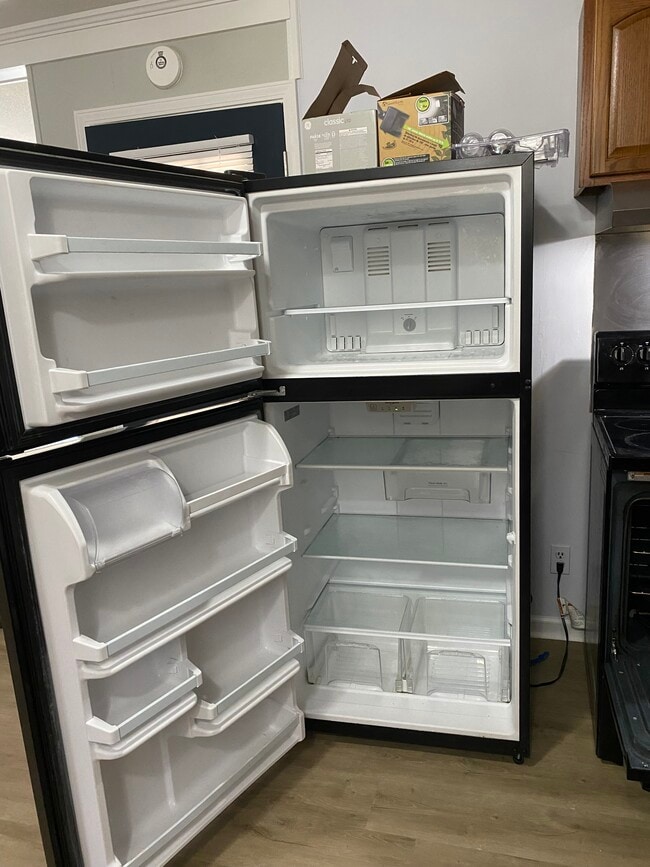 Building Photo - Park like setting in the city