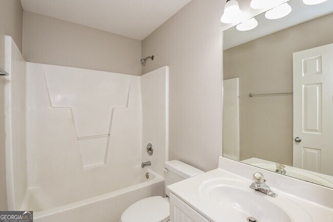 Building Photo - 226 Elmbrook Ln