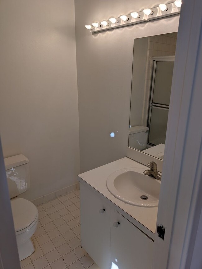 Building Photo - Georgetown Townhouse (Close to the West End and Dupont)