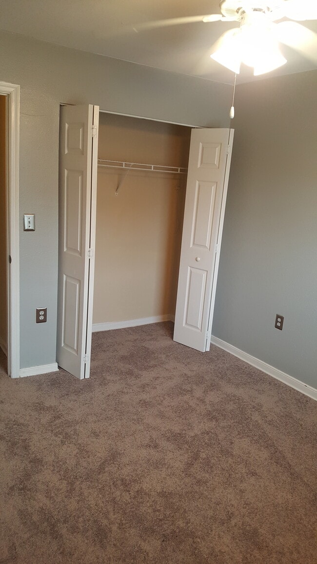 BEDROOM #1 CLOSET - 3520 E Richmond Rd