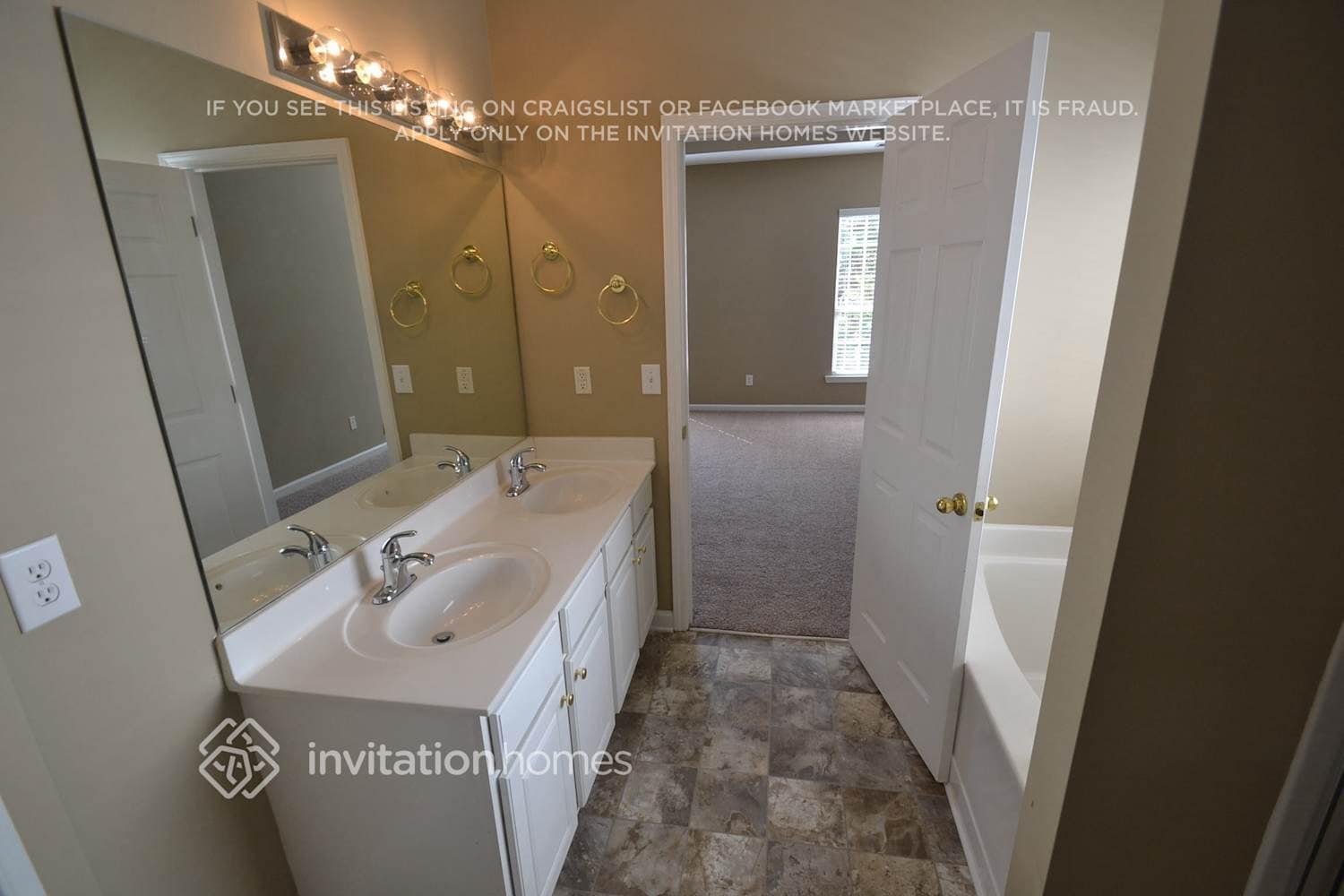 Building Photo - 2482 Lakebrooke Dr