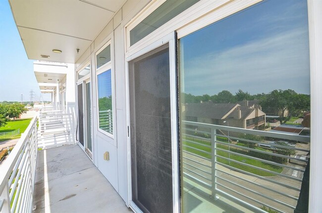 Building Photo - 6955 Turtlewood Dr