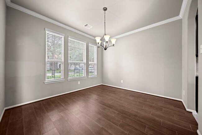 Building Photo - 307 Fairwood Springs Ln