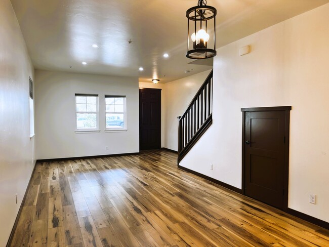 Building Photo - 350 Ridgway Ave., Santa Rosa, Ca. (3-Bedro...