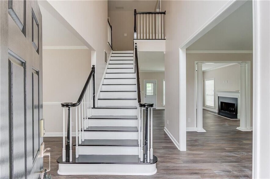 Building Photo - 3895 Kingsbrook Blvd