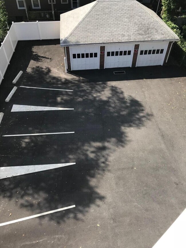 Building Photo - Oak Sq. Brighton 3-bed with Parking