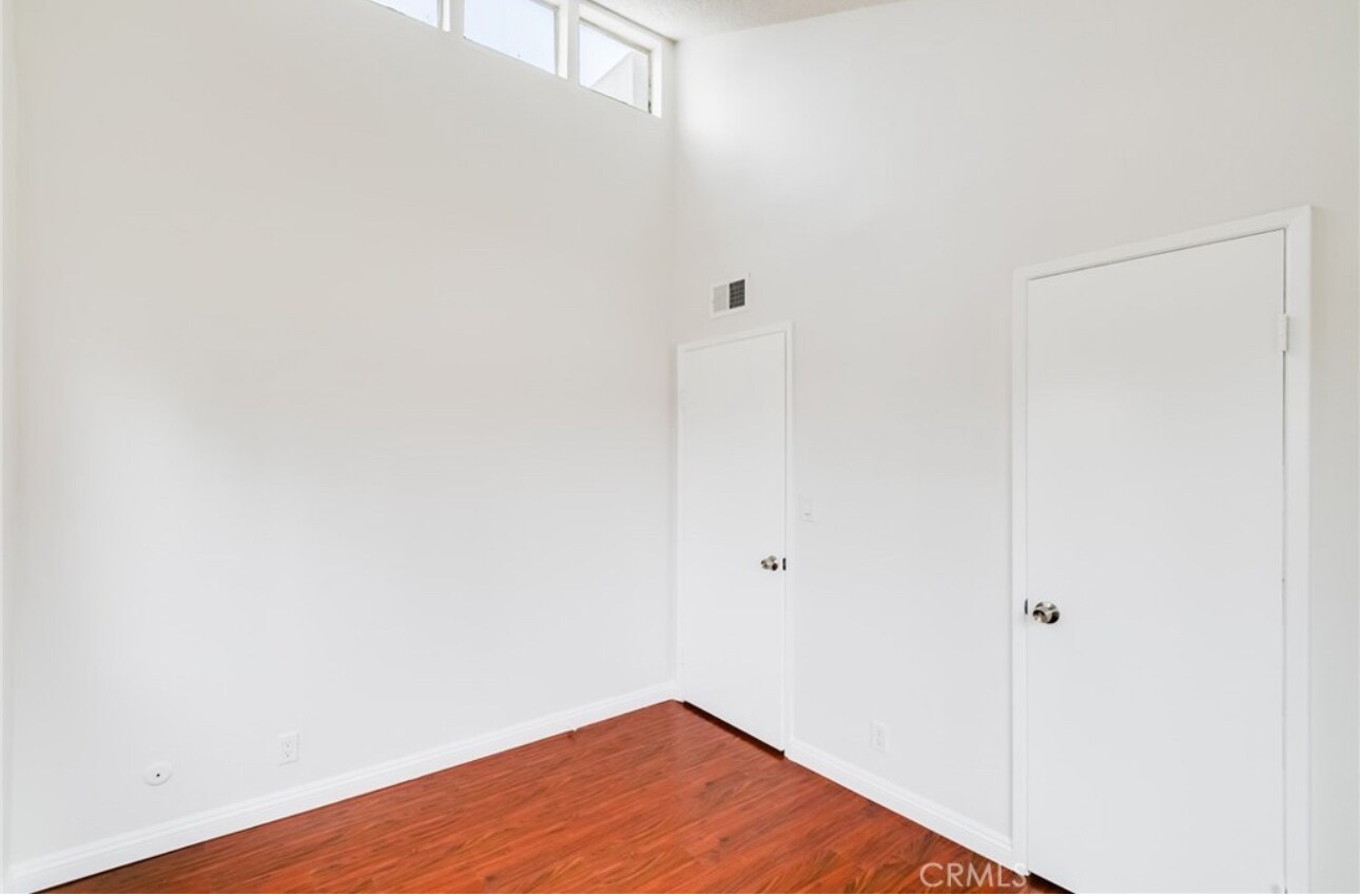 Bedroom 1 - High Ceiling - 502 S Garfield Ave