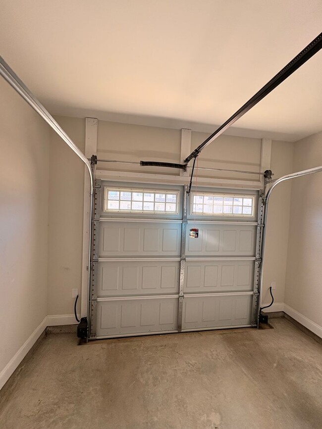 Building Photo - 117 Alva Ct