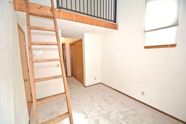 Building Photo - Condo