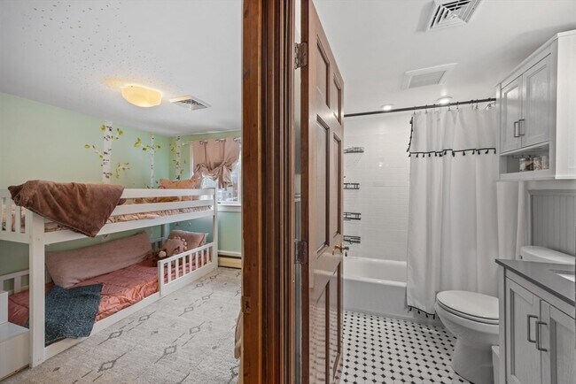 Building Photo - 19 Blossom Ln