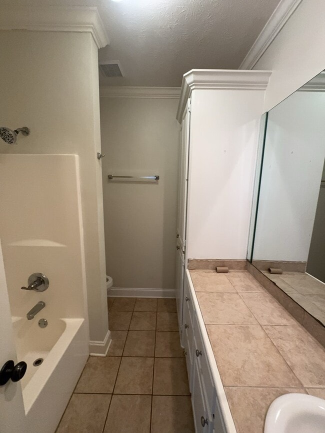 Building Photo - 118 Jorn Cir