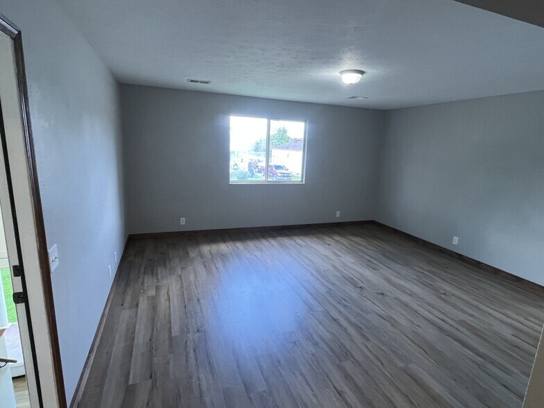 Building Photo - 705 Hall St