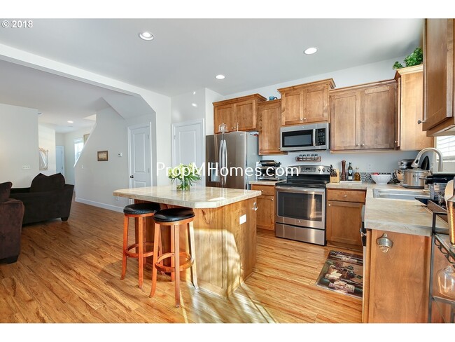 Building Photo - Charming Damascus Three Bedroom Townhome i...