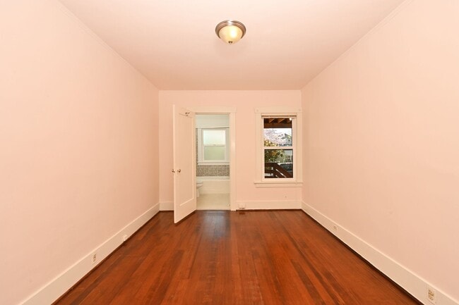 Building Photo - Charming 1BR/1BA Main Floor View Unit in Desired Neighborhood (Sunset Hill)