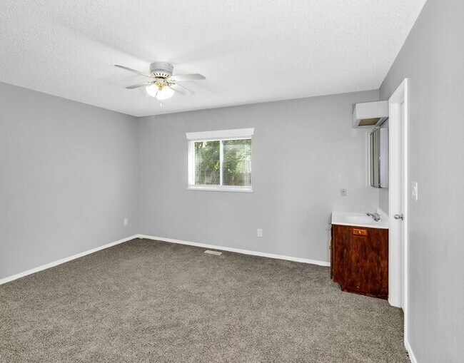 Building Photo - Cozy, Remodeled Gem with Spacious Backyard – Your Perfect Rental Home!