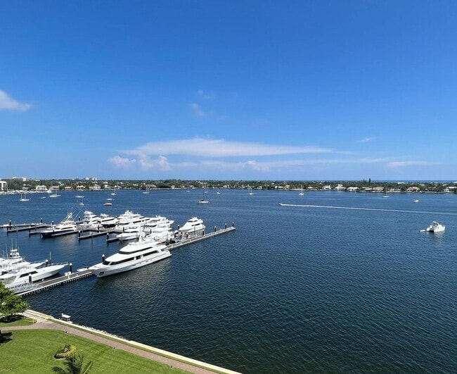 Building Photo - 132 Lakeshore Dr