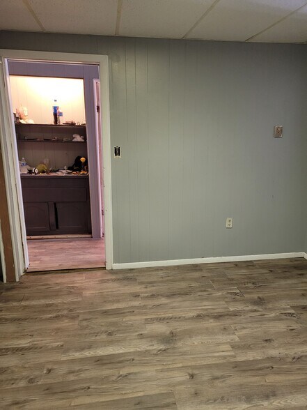 Den- View to Hallway - 509 W Centre St
