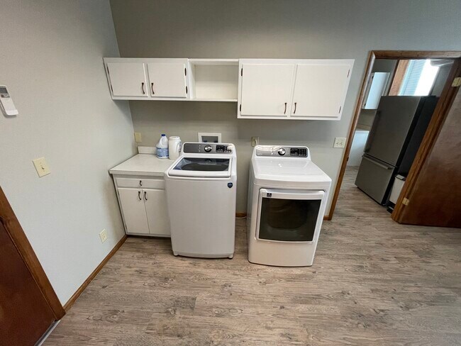 In unit washer/dryer - 259 S Miami St