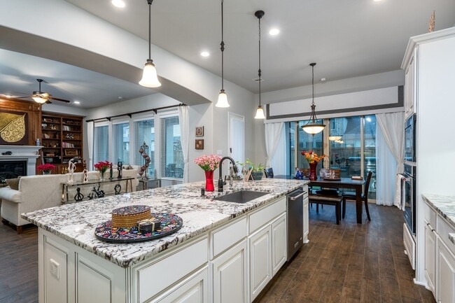 Building Photo - 10410 Southern Hawker