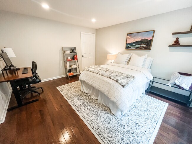 Level 1 bedroom - 901A S Scott St