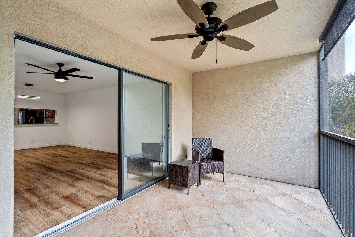 Building Photo - 2202 S Cypress Bend Dr