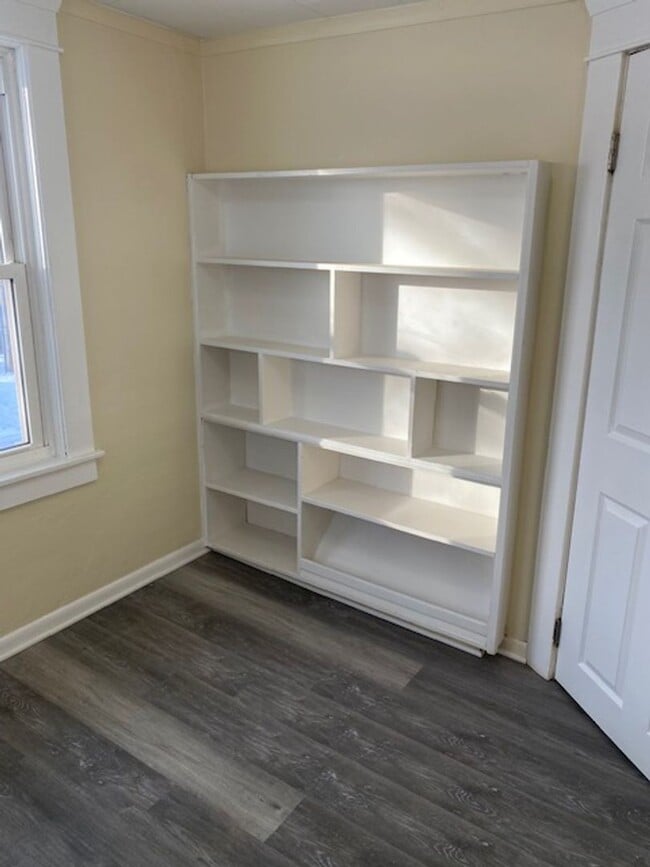 Building Photo - Spacious and beautifully remodeled 5 bed 2 bathroom home