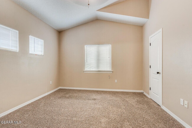 Building Photo - 228 Flor Scabiosa Dr