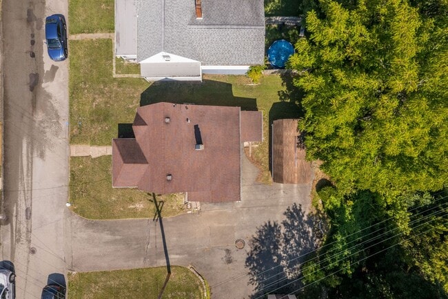 Building Photo - Stunning 4 Bedroom home in North Versailles available February 1st!