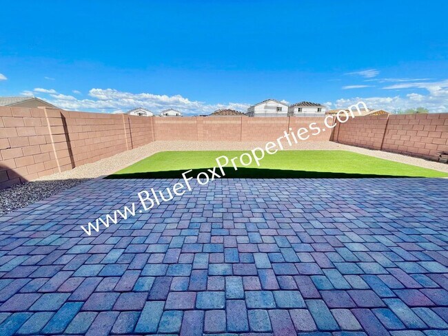 Building Photo - 12854 N Peony Dr