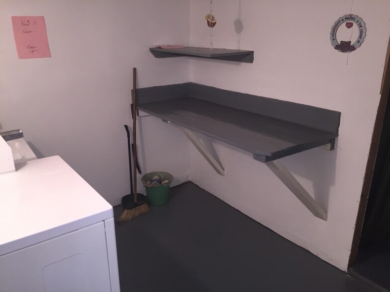 On-Site Laundry room - 129 N Elm St