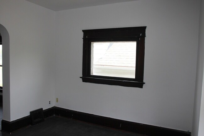 Building Photo - 3910 Carlyle Ave