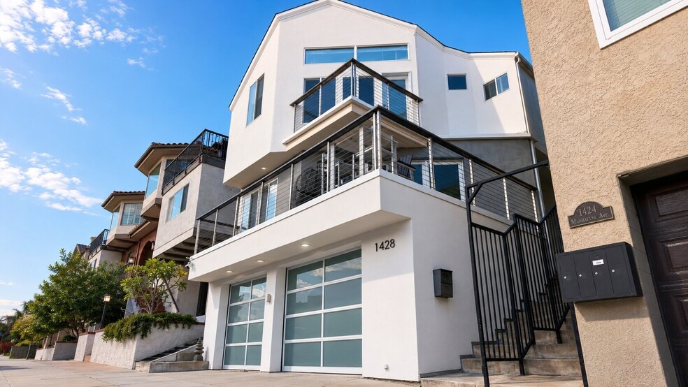 Building Photo - 1428 Manhattan Ave