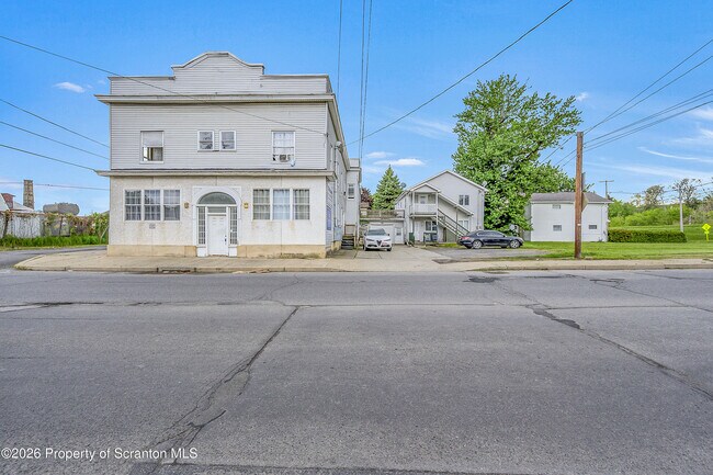 Building Photo - 114 E Market St