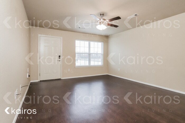 Building Photo - 3893 Thomas St