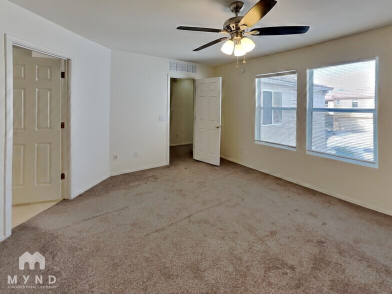 Building Photo - 4230 E Deer Dancer Way