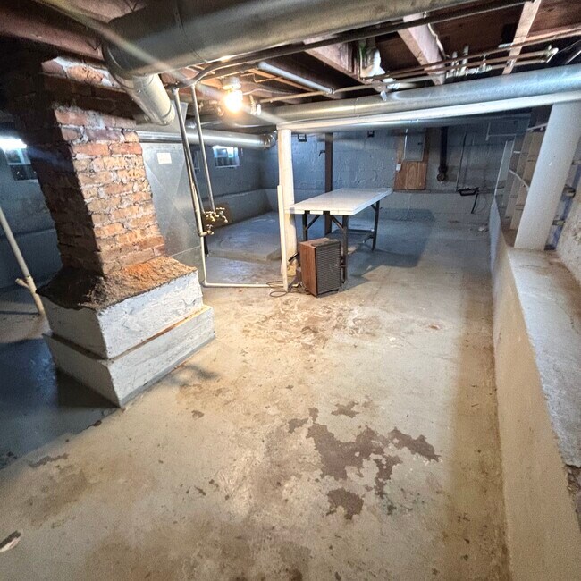 Building Photo - 329 Fenton St