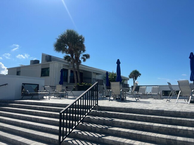 Building Photo - 1BR/1BA Newly Renovated Canal front Condo on Venice Island