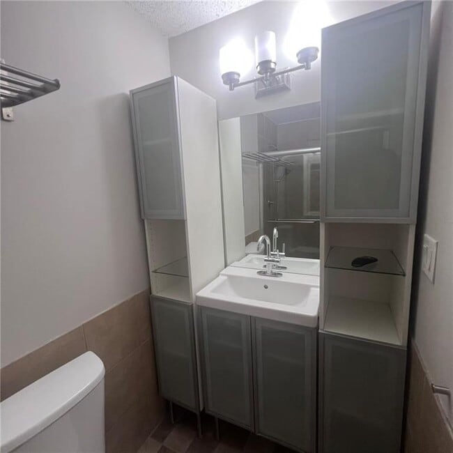 Building Photo - 3045 Steeplechase Dr
