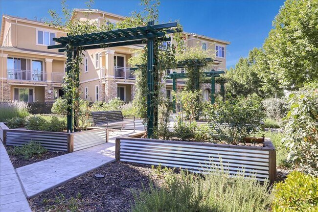 Building Photo - 819 Maddox Loop