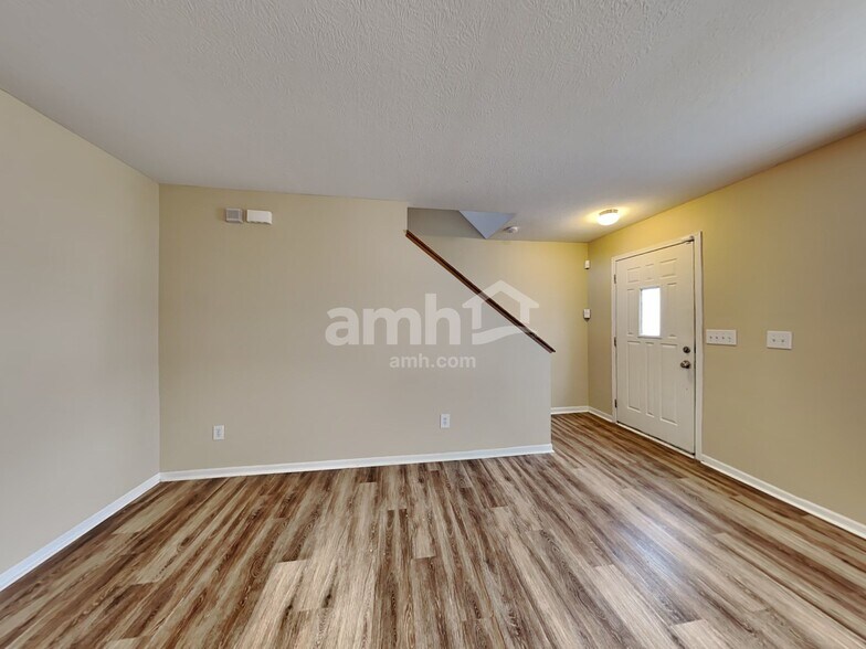 Building Photo - 5785 Chase Run