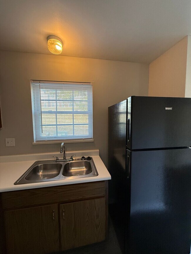 Building Photo - Spacious 2-Bedroom Townhome – Move-In Ready!