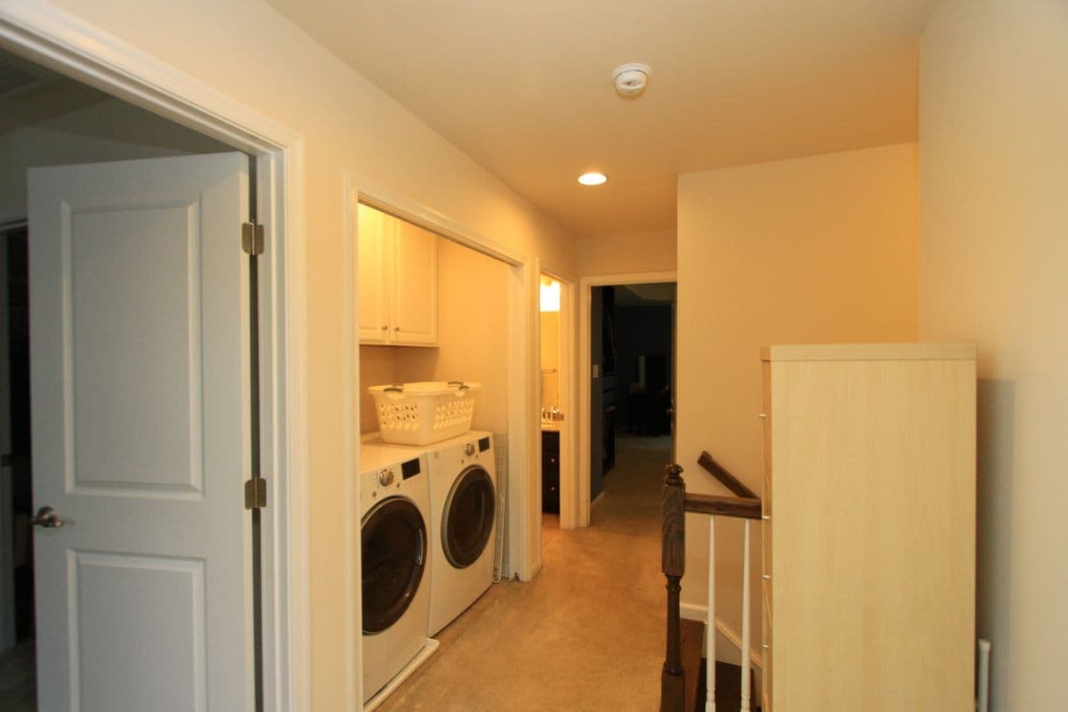 Building Photo - 129 Parkway Ct