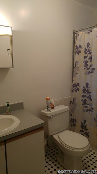 Building Photo - 833 Beacon St