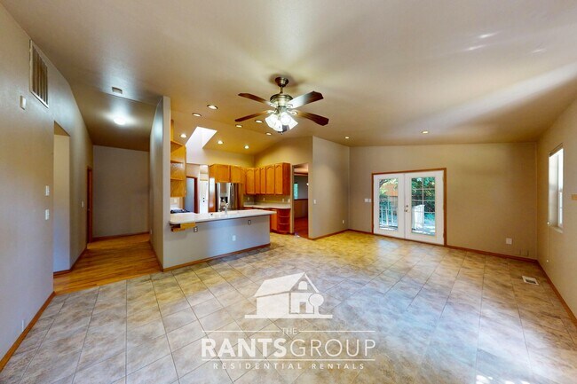 Building Photo - Lovingly cared for 3-bedroom, 1.75-bath ra...