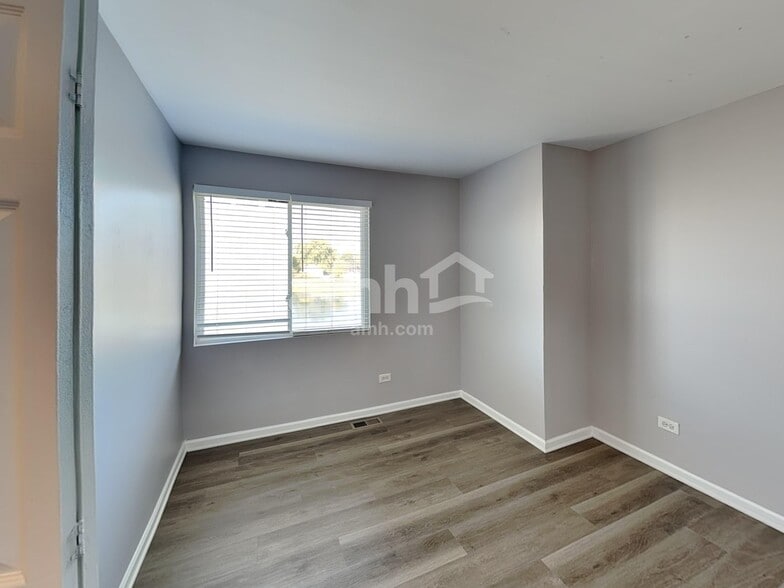 Building Photo - 2307 White Eagle Dr